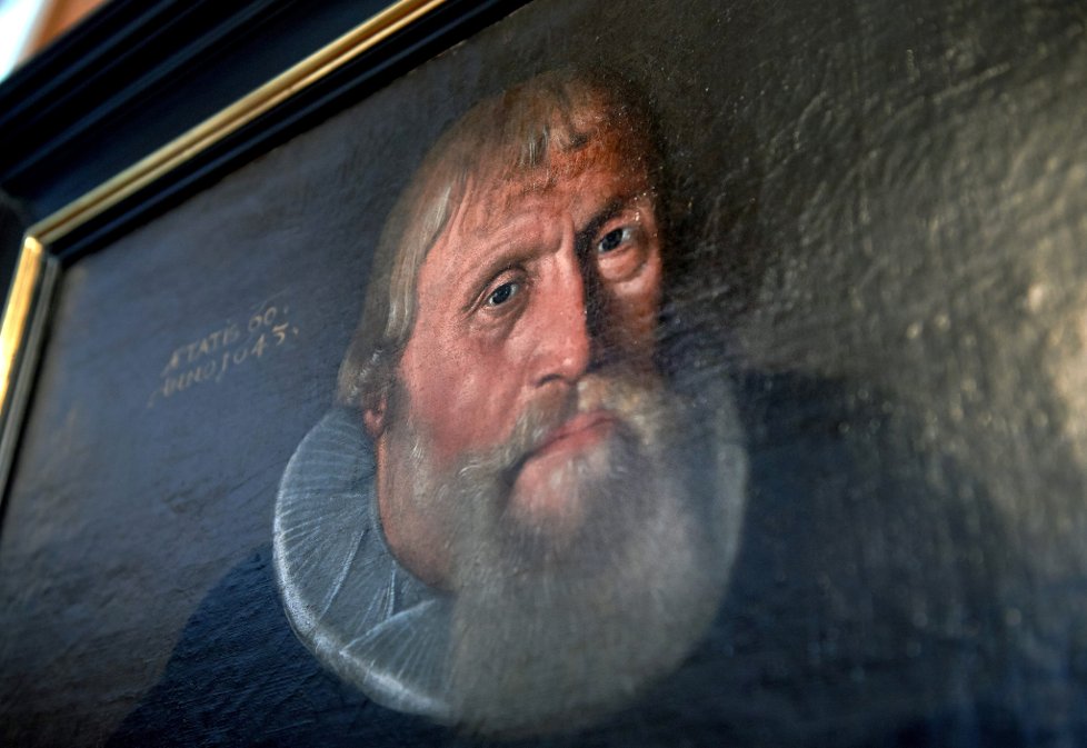 christopher von aphelen f1583 color.jpg