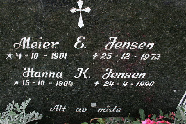 hanna og meier jensens grav.jpg